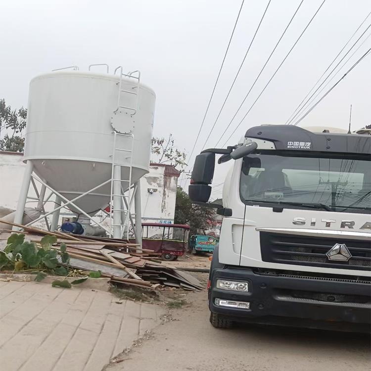 農(nóng)村自建房小型砂漿罐發(fā)往周口